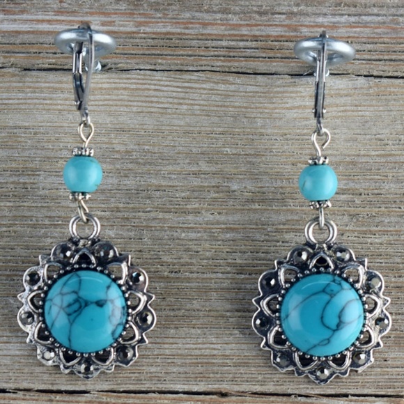 Fun Faux Turquoise Necklace & Earring Set - Picture 2 of 4